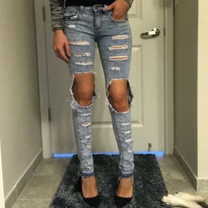 CARMAR distressed denim ✨